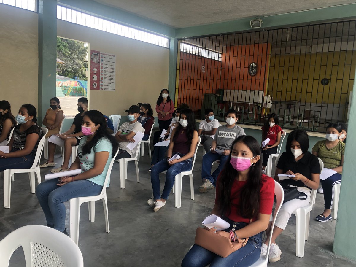 TaniaAlvarezSol's tweet photo. #PlanVacunación 
#ElCambioYaSeSiente
#TodosPorLaEducación 
#FuertesPorLaEducación
En Distrito 11D07 MSE, estudiantes de 12 a 15 años de UEF Santa Mariana de Jesús, UE Milenio 5 de Junio reciben su primera vacuna.#EncontremonosPorLaEducacion @mariabrownp @camiloaep @sebsalnic https://t.co/urz7yF44nE