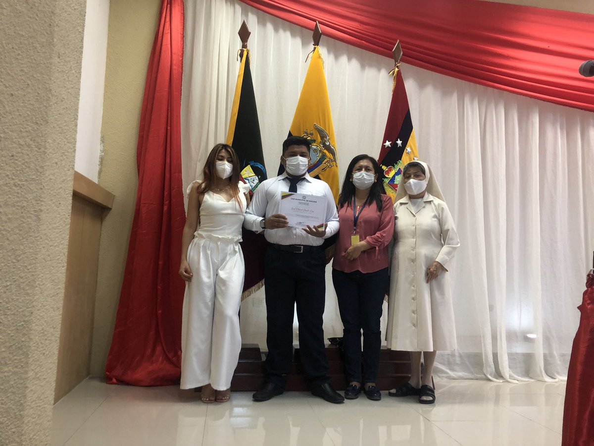 Fred Duarte Eras estudiante de la Unidad Educativa Santa Mariana de Jesús representando al cantón Macará en el concurso de oratoria organizado por la  Mancomunidad Bosque Seco 
#ElCambioYaSeSiente
#TodosPorLaEducación 
<a href="/camiloaep/">Camilo Espinosa</a> <a href="/camiloaep/">Camilo Espinosa</a> <a href="/sebsalnic/">Sebastián Salazar N</a>