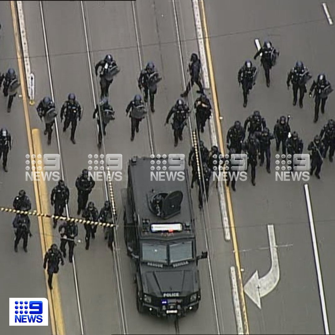 9NewsMelb's tweet photo. DEVELOPING: Protesters have ignited flares at Queen Victoria Market, as angry crowds continue to make their way through Melbourne's CBD.

READ MORE: https://t.co/5mAzIrcCbi

#9News https://t.co/RaXMdiWRat