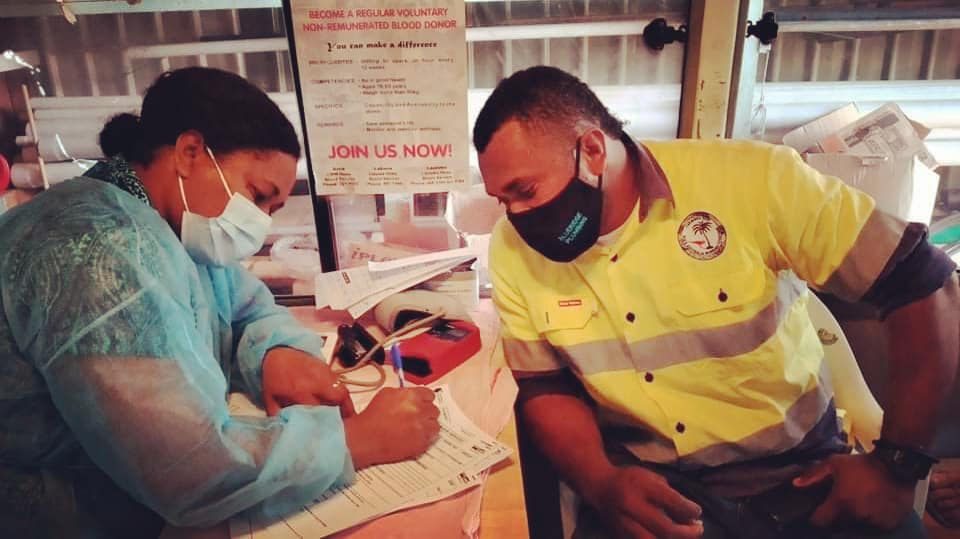 FijiRedCross's tweet photo. Let's get behind this #TeamFiji .  1 pint of 🩸blood can save up to 3 lives.  See you tomorrow Lautoka! 

Our sincere thanks to the people of Tavua who donated 31 pints👏 on Monday. #Giftblood #SaveLives https://t.co/0InuG56suC