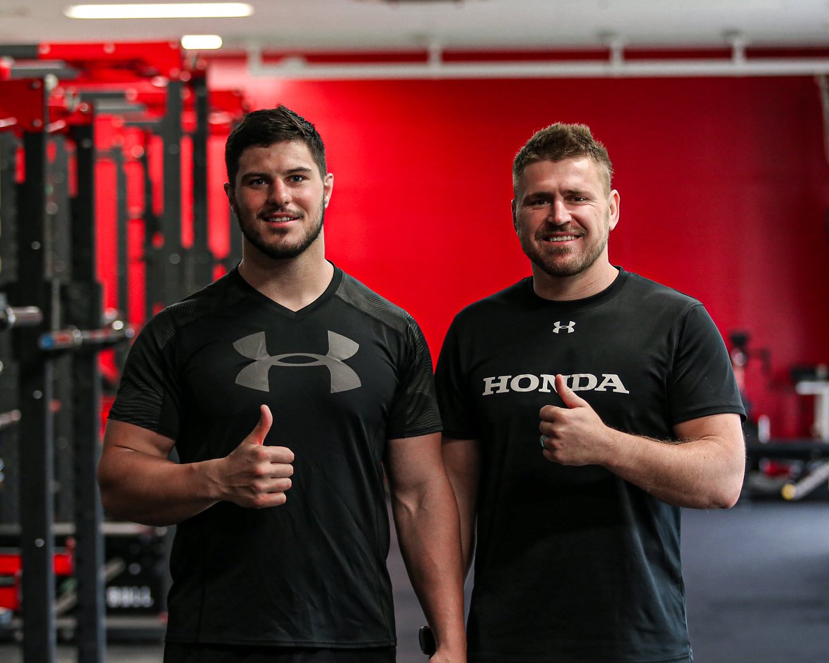 本日より #マティウスバッソン 選手(左)がチーム合流しました⚫️🔴
仲良しの #ポールスクーマン 選手(右)と一緒に👍👍
#三重ホンダヒート  #三重県 #イケメンプロップ
<a href="/mathysbasson/">Matthys Basson</a> <a href="/Paul_Schoeman/">TIER</a>