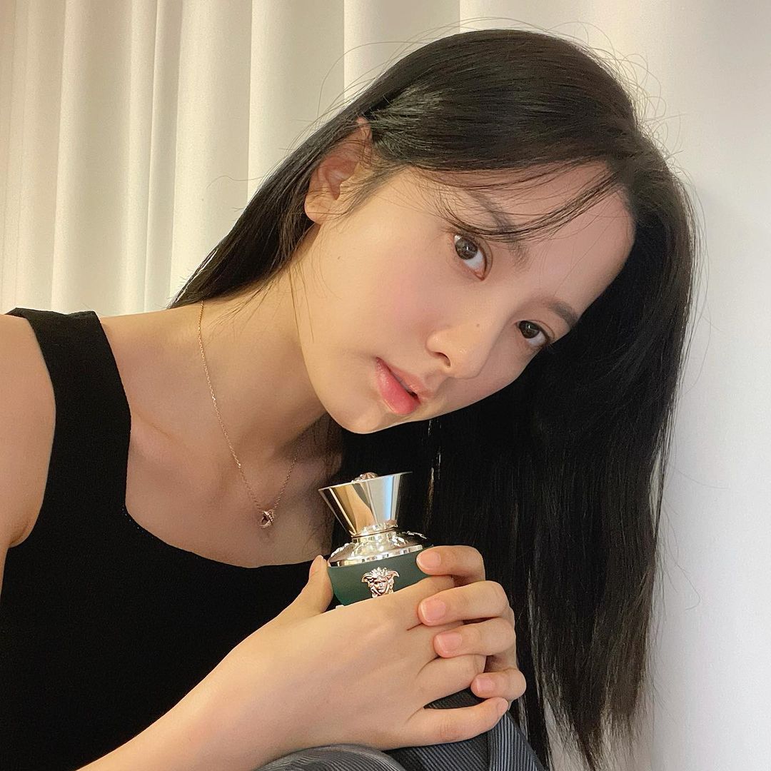 BONA_THAILAND's tweet photo. 🐰210922 #โบนาอินสตาแกรม

#ad #VERSACE #VERSACEPerfume #DylanTurquoise

[https://t.co/bT9kjqEz5j]

#우주소녀 #WJSN #보나 #BONA #อูจูโซนยอ #โบนา https://t.co/NmtgXoI1DU