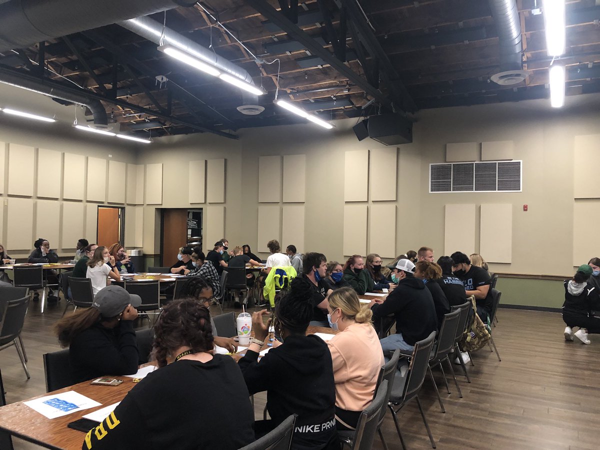 TiffinHallHouse's tweet photo. thank you everyone for such an amazing turn out tonight at condom bingo !! we hope everyone had an amazing time and we’ll see you at our next one !! 🐉💚 https://t.co/63msCSP1MJ