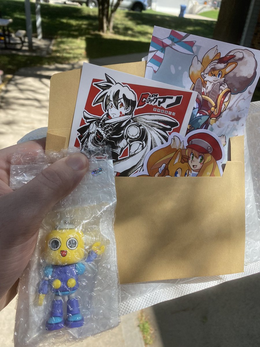necrobob43's tweet image. Got something nice in the mail, today. Way sooner than I expected. 😁
It’s a 32gb flash drive shaped like a #servbot from #themisadventuresoftronbonne 
Thank you, @SarahHUANG2 
It’s great 👍