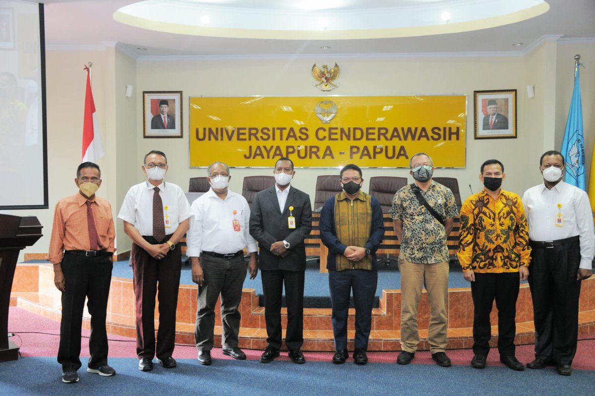 DPR_RI's tweet photo. Badan Keahlian DPR RI bekerja sama dengan Universitas Cendrawasih menyelenggarakan FGD "Rancangan Undang-Undang Pemekaran Provinsi Papua" disertai dengan Penandatanganan MoU Badan Keahlian DPR RI dengan Universitas Cendrawasih, Rabu, 22 September 2021. #SetjenDPR #BKDPR https://t.co/dRAXvAoJnK
