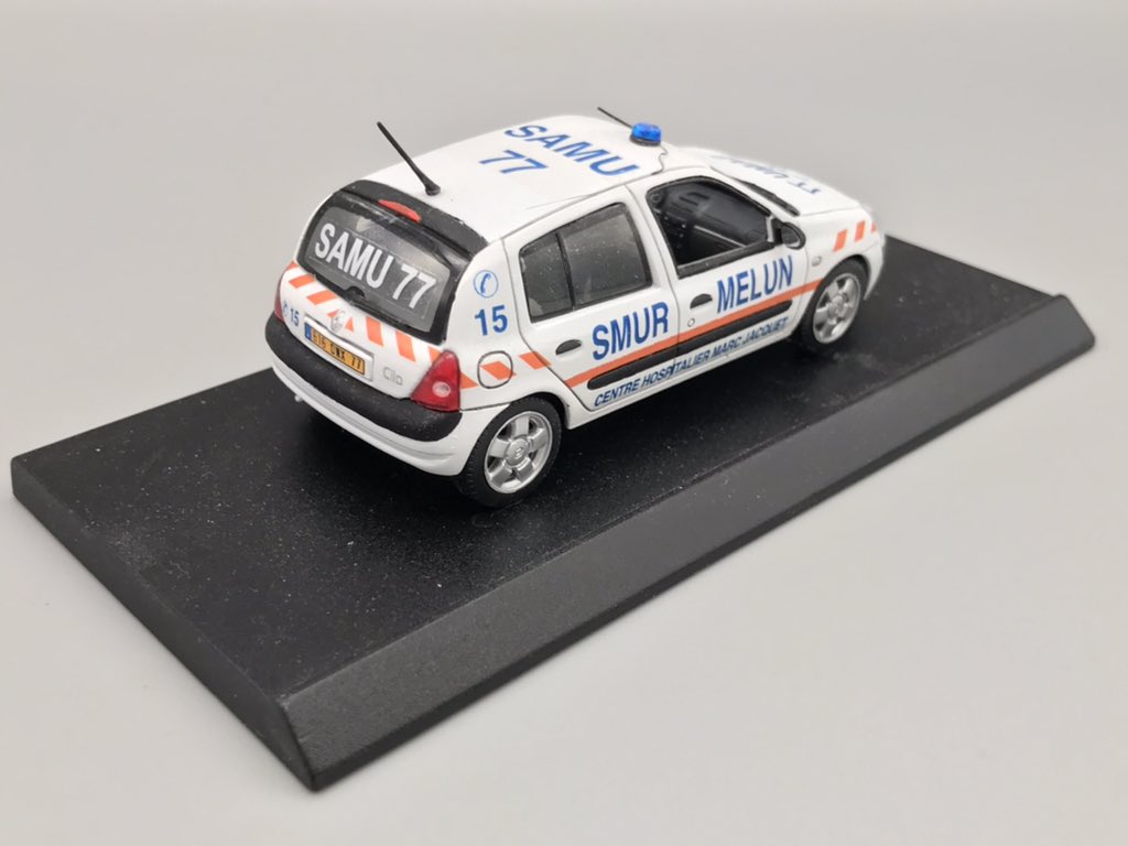 Miniasmur's tweet photo. Pour les abonnés qui nous rejoignent voici un retour en arrière dans la collection avec cette @renault_fr clio II du @CHMelun réalisée en 2015.

#samu #smur #samu77 #melun #renault #clio #seineetmarne #voiture #car #auto #automobile #secours #urgences https://t.co/3WLykBpHlV