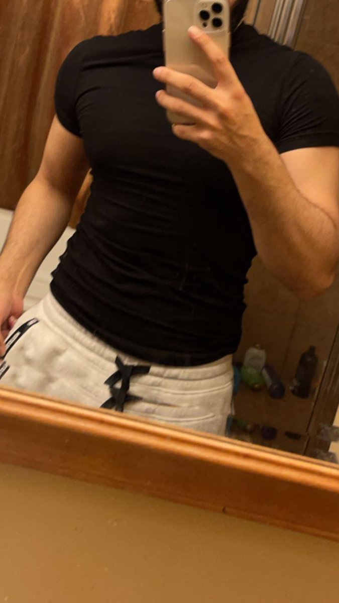 _SJPeace_'s tweet photo. Before and After 

Before pic was at 190 though not 215. Wish I took a picture when I was at 215.

I started the gym after losing the weight. https://t.co/KftvmWu9WY