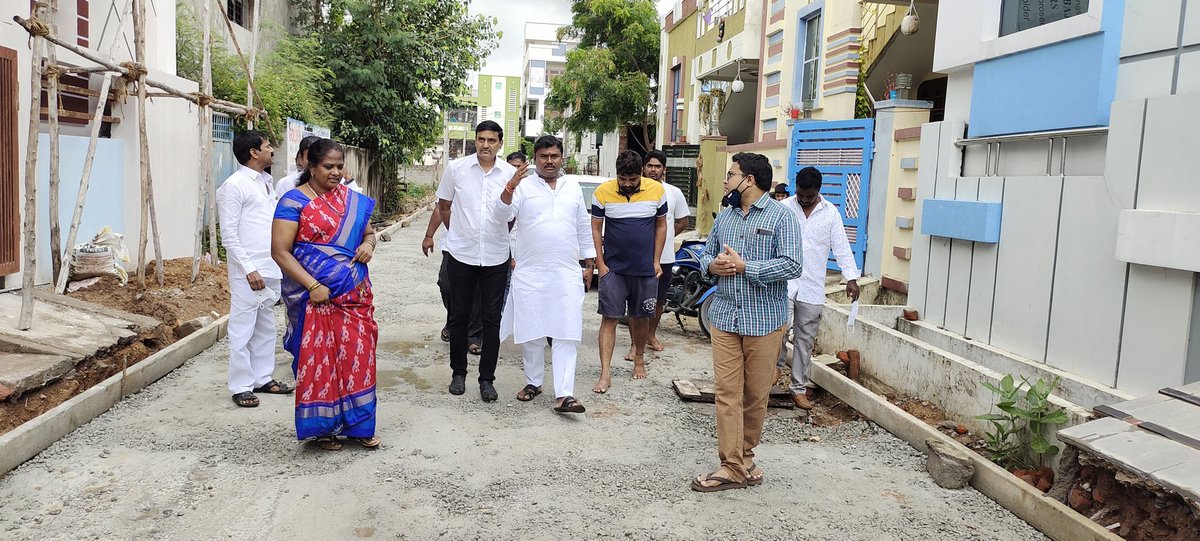 ArunaSurendhar's tweet photo. నాగోల్ డివిజన్ ఫత్తుల్లగూడ లో నూతనంగా నిర్మిస్తున్న సీసీ రోడ్డు పనులను పరీశీలించిన కార్పొరేటర్ చింతల అరుణ సురేందర్ యాదవ్ గారు .....
@GadwalvijayaTRS @GhmcMayoroffice @GHMCOnline @ZC_LBNagar https://t.co/Mpv5czSS9B