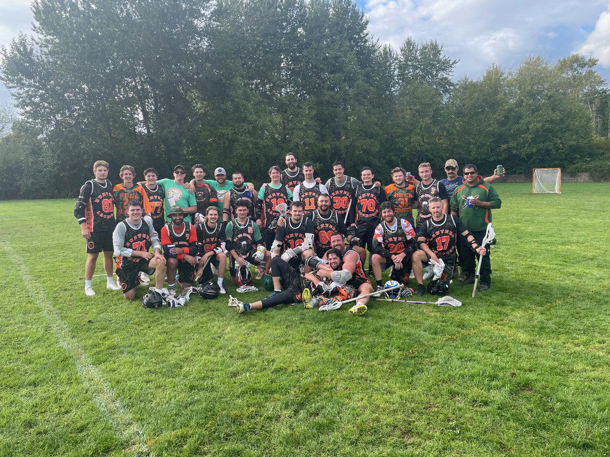 BEERHUNTERLAX's tweet photo. What a fun squad #HuntersCup #HuntersLaxClub #Beauties https://t.co/XHH7BcyZp4