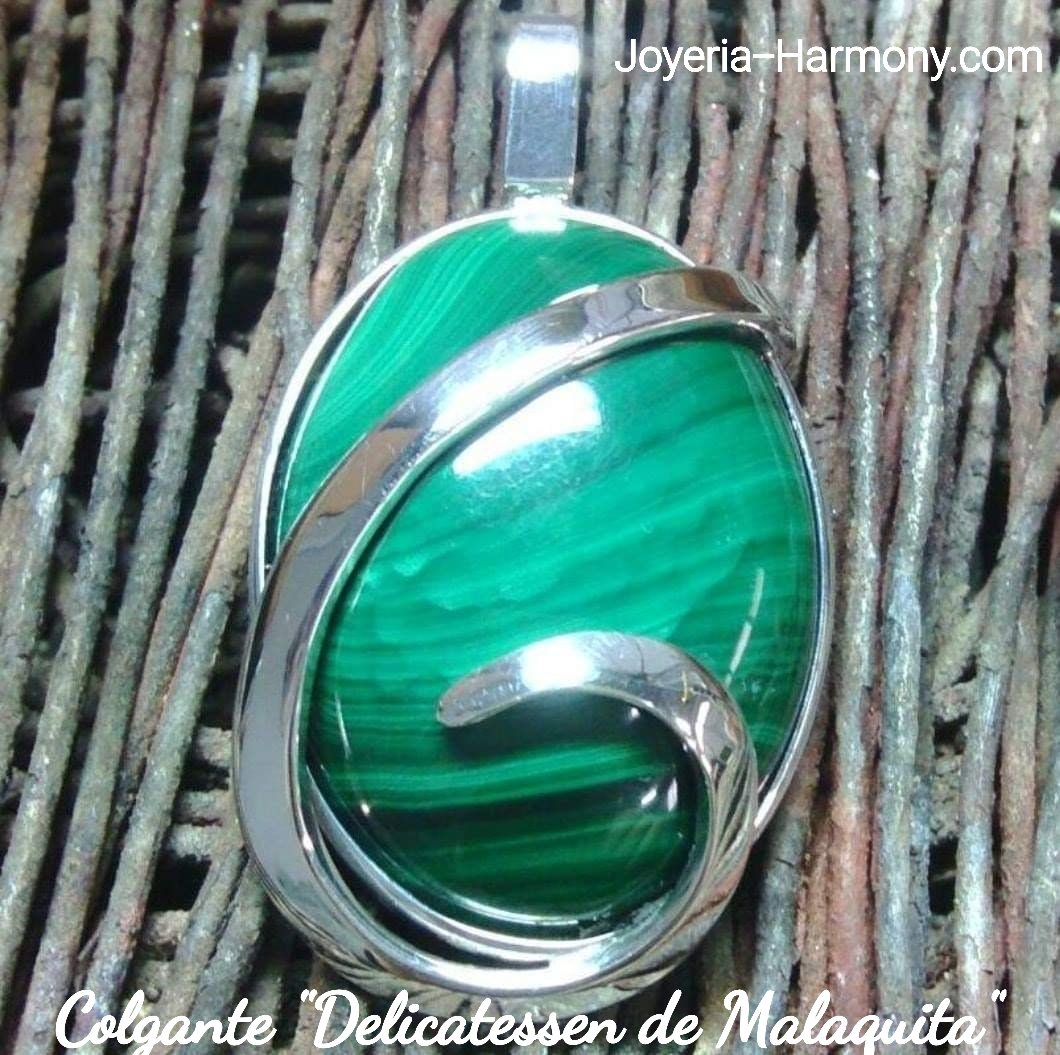 La fuerza de la piedra con el suave abrazo de la plata. Colgante "Delicatessen de Malaquita".
<a href="/JoyeriaHarmony/">Joyería Harmony</a> #joyeriaharmony