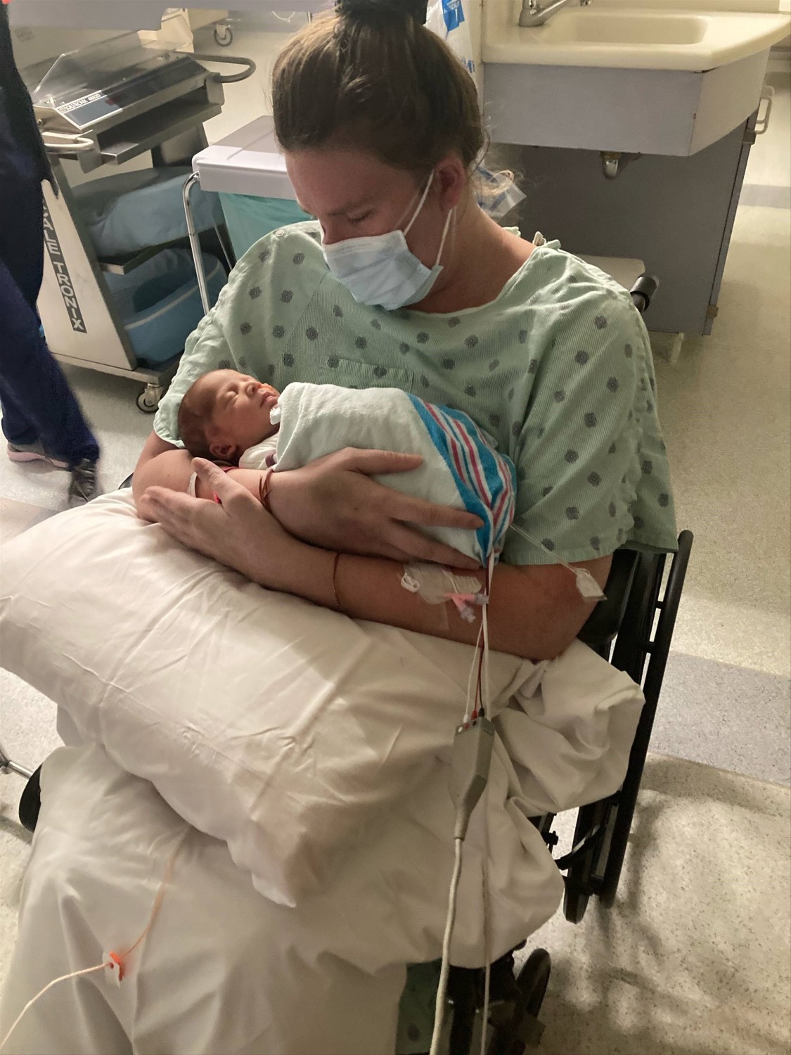 CBS Chicago on X: 'Pure Magic' McHenry Mom Out Of COVID Coma, Meets Her  Newborn Son t.cofXxqUnj8Kc t.coffRnTTJDRp  X