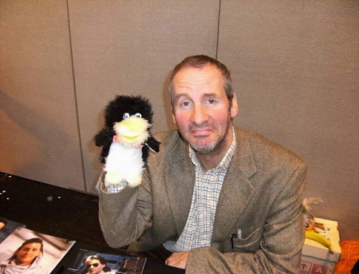 CBarrieFans's tweet photo. Mr. Barrie & Mr. Flibble #chrisbarrie #actor #impressionist #comedian #RedDwarf #TheBrittasEmpire #spittingimage #whataguy #mrflibble #conventions #mrflibbleisverycross https://t.co/LVciJ6mhvk