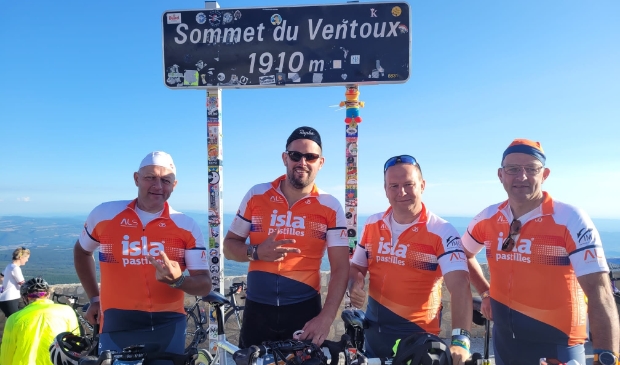 westervoortpost's tweet photo. Afzien op Mt. Ventoux voor goede doel -  https://t.co/EaCDIrZvW1 https://t.co/RcvhS1KYig