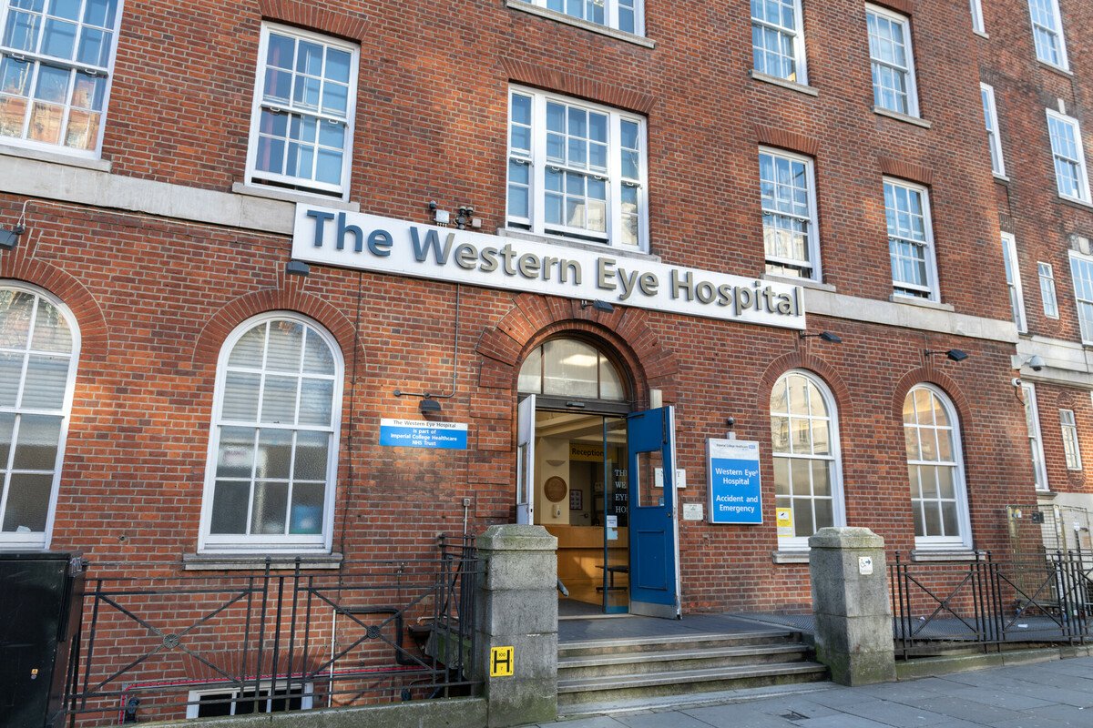 Throughout the day, Faisal will be giving us insight into: 👁️life at our very own #WesternEyeHospital 👁️recent cutting-edge eye research 👁️helpful tips on how to look after your eyes - particularly from increased screen time! 👀💻📱 Take it away, @Londoneyedr ...