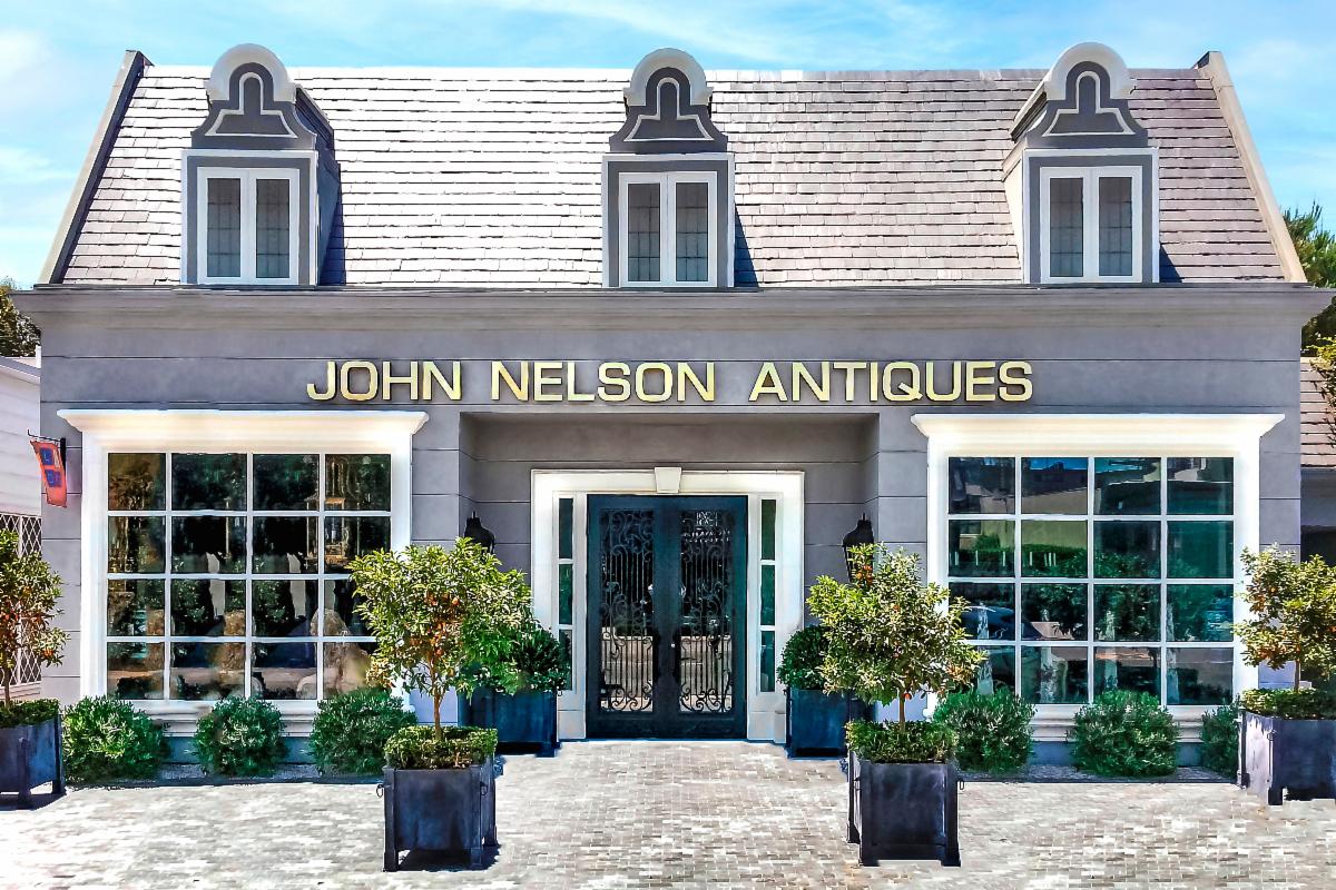 AuctionsJones's tweet photo. Architectural Digest ran this news: "The late John Nelson’s sizable art collection, amassed over 50 years in the business, will be auctioned online via Andrew Jones Auctions, Oct 24. Mirrors, chandeliers, Chinese porcelain, paintings, sculpture, and much more will be included!" https://t.co/0VwQqmsHLb