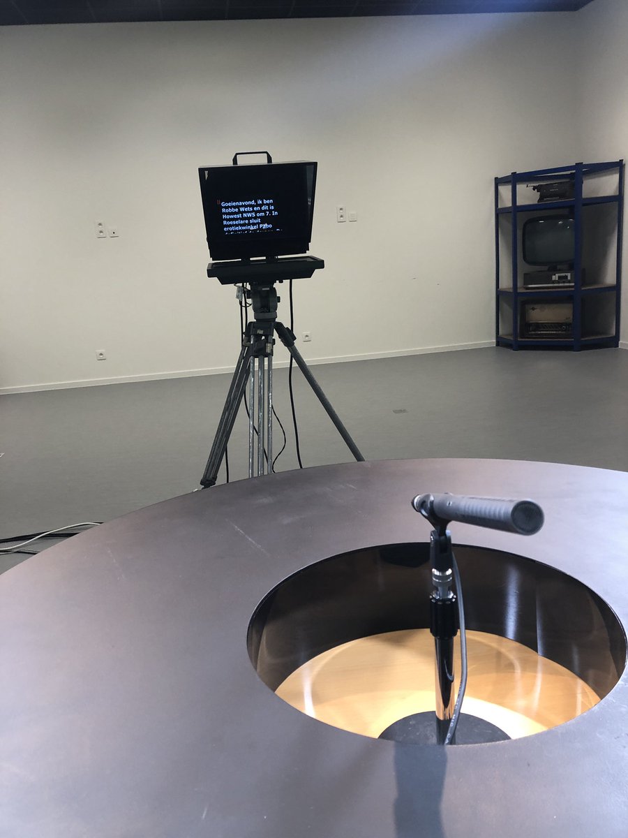 VNieuwenhuyse's tweet photo. Dag 3 #bootcampjrn: tijd om eens te proeven van een tv-nieuws @howestjrn https://t.co/o9XSQUrVTY