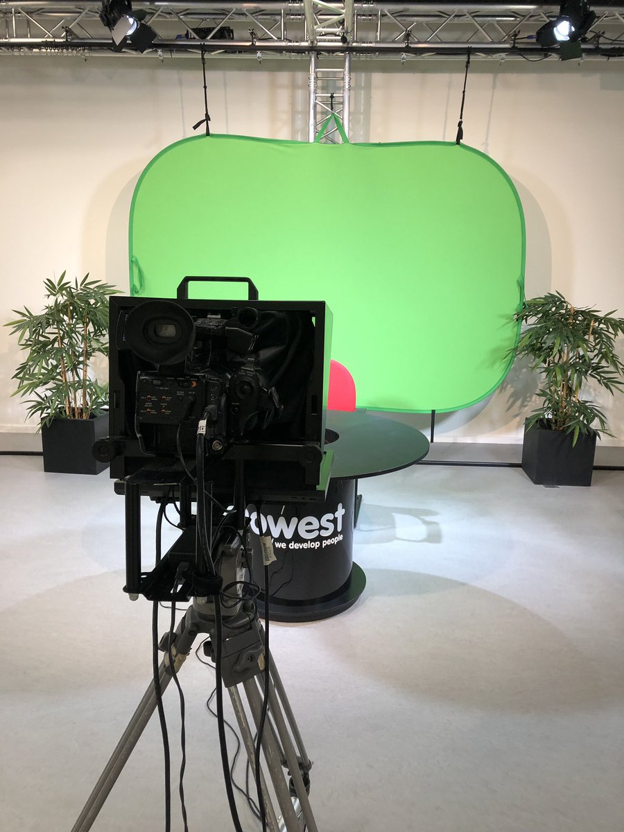 VNieuwenhuyse's tweet photo. Dag 3 #bootcampjrn: tijd om eens te proeven van een tv-nieuws @howestjrn https://t.co/o9XSQUrVTY