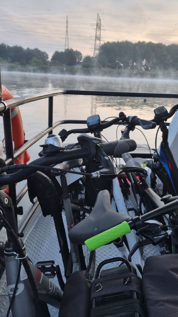 belgium_project's tweet photo. Took a transport ship to work today so my bike could get across this river. #carfreeworkday https://t.co/MarQCiHLNg