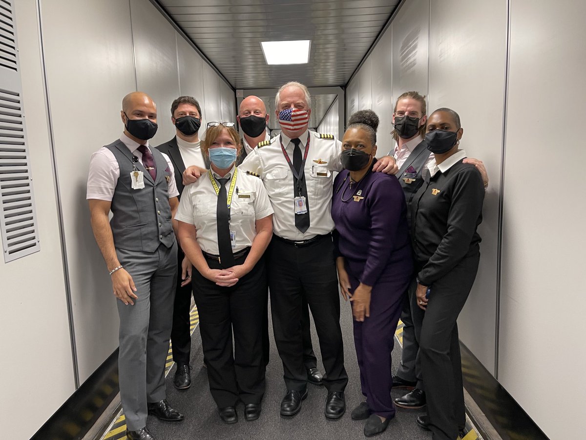 brandonbryanttv's tweet photo. SHOUTOUT: After 3 1/2 decades of service, this was my Cpt Robert Drake (my flight to AZ) last flight w/⁦@Delta⁩ Robert career w/Delta began in 1986. On board, his wife &amp; sons, &amp; the #Delta ATL crew one last time. Thank you for another safe flight &amp; happy retirement! ⁦ https://t.co/p22R3RdyJ1