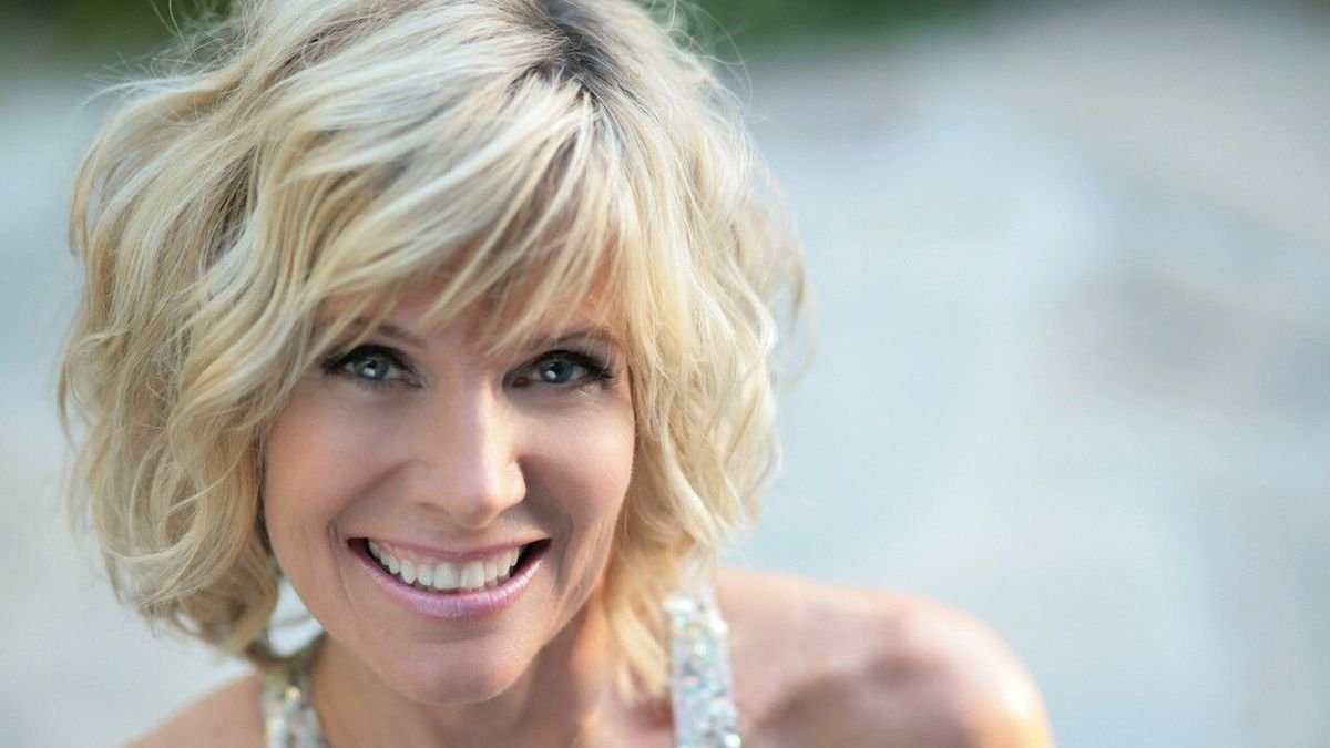 \"You Light Up My Life\"
Happy Birthday to American singer, author and actress,
Debby Boone (September 22, 1956). 