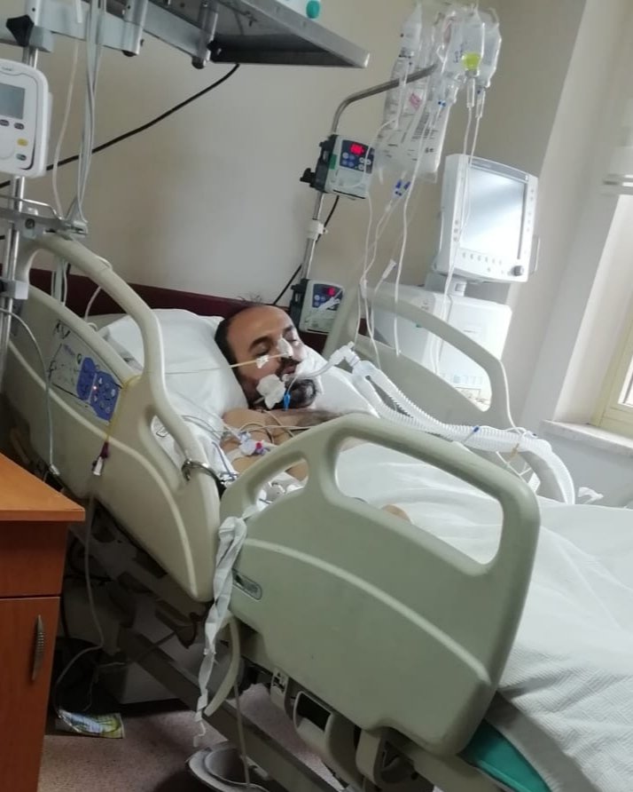 Tavşanlı cezaevinde KHKlı mahpus polis Veysel Atasoy'un gecikmeler ve ihlaller sonucu ölümünün 1. yılında, 35 gün boyunca yatağa kelepçelenmiş fotoğrafı ortaya çıktı!

Takipsizlik verip kapatmaya çalıştılar ama itiraz edildi

35 gün bu hastayı yatağa kelepçelemek, işkence suçu!