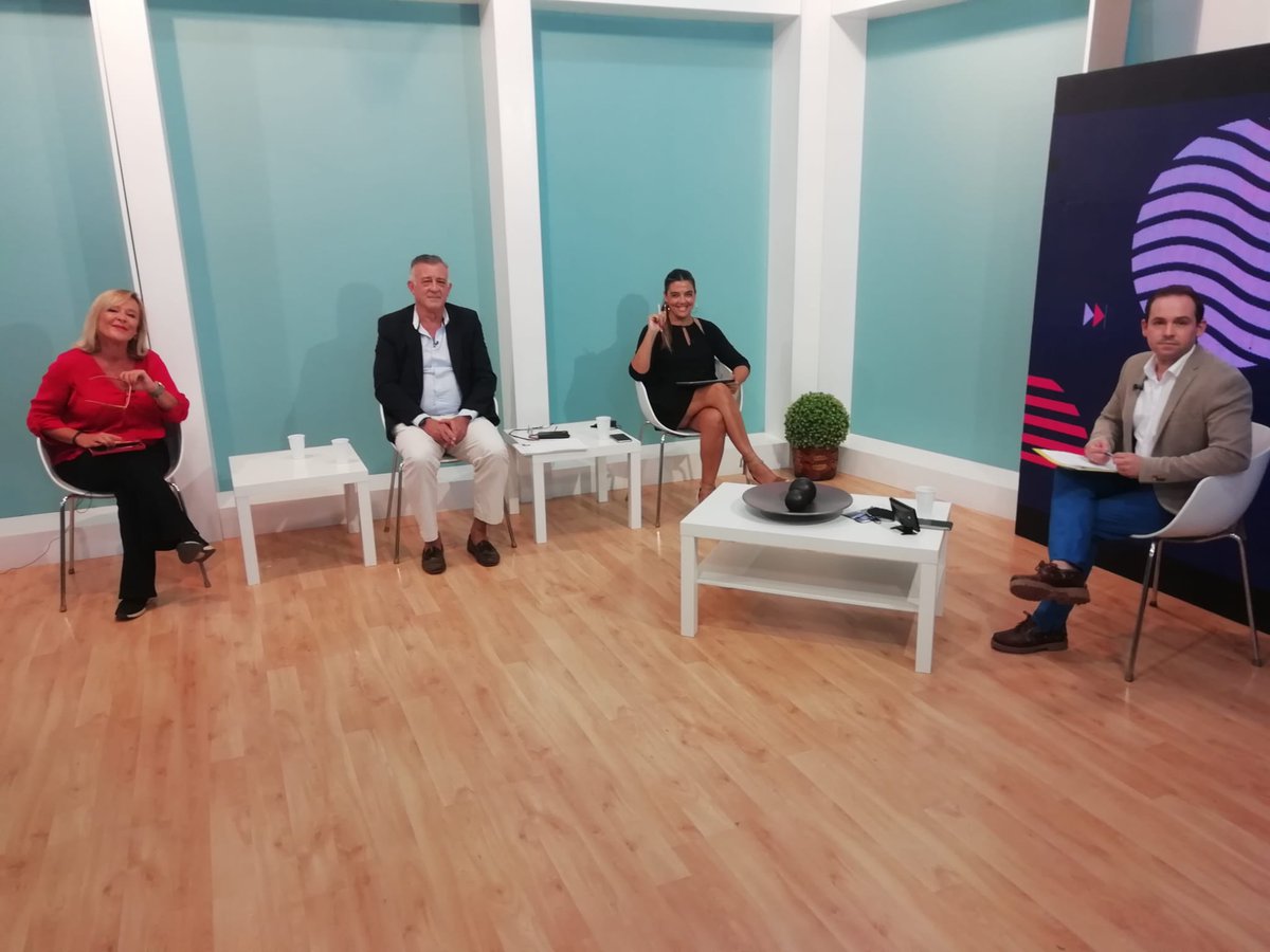 📺En la #LaTertulia de #MálagaTeVe con <a href="/DavidMoralesMLG/">David Morales</a> nos visitan <a href="/mariviromero/">Mariví Romero</a>, <a href="/ROSARIOcontARTE/">Rosario Luque Torrejón</a> y <a href="/JoseELaraPelaez/">José E. Lara Peláez</a> 

🗣️Entre otros temas, hablamos de: #SierraBermeja, día del #Suicidio, actualidad #COVID19,precio #luz y violencia de género y #custodia

cutt.ly/9Eh9lqj