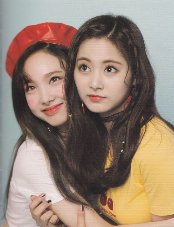 itgirltzus's tweet photo. Happy Birthday our Nayeonnie! 

#TZUYU #원스의_베이비블루러브_임나연
#BabyBlueLove_Nayeon_Day #HappyNAYEONday https://t.co/xDWL3n073I