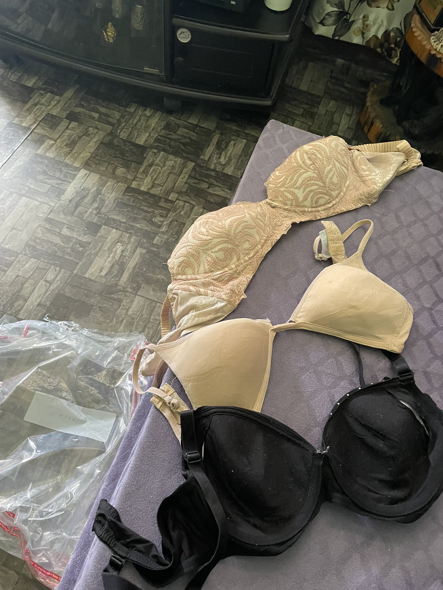 Yukar Sita Sangno on X: Very disappointed @IN I ordered brand new  Rudra fab bra set from your website, ironically I received an old torn  secondhand used bra, unhygienic products..😡😡😡  /