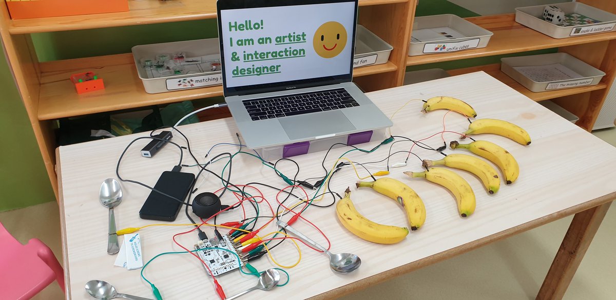 This morning I tried to explain what is interactive art to a bunch of 2-5 year olds using a bunch of bananas and spoons