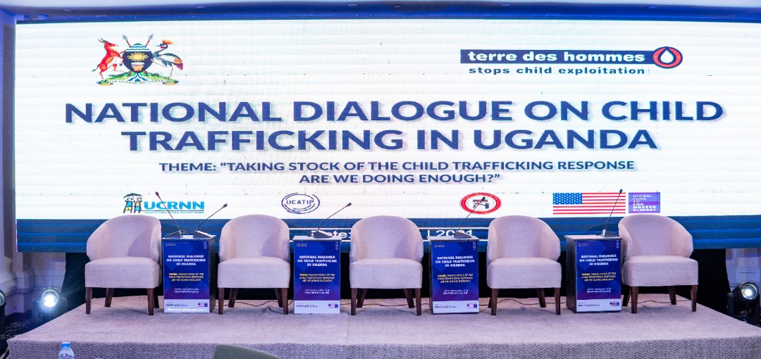 Mugibson's tweet image. Happening Now: The National Dialogue On Child Trafficking In Uganda. Follow event live on zoom bit.ly/39tUjo6 and @tdhnl_africa's facebook page: via bit.ly/3nW5zlJ as moderated by @damon_wamara. 
#EndChildTraffickingInUg cc  @UCATIPUG @DPUganda @CRANENetworkUG