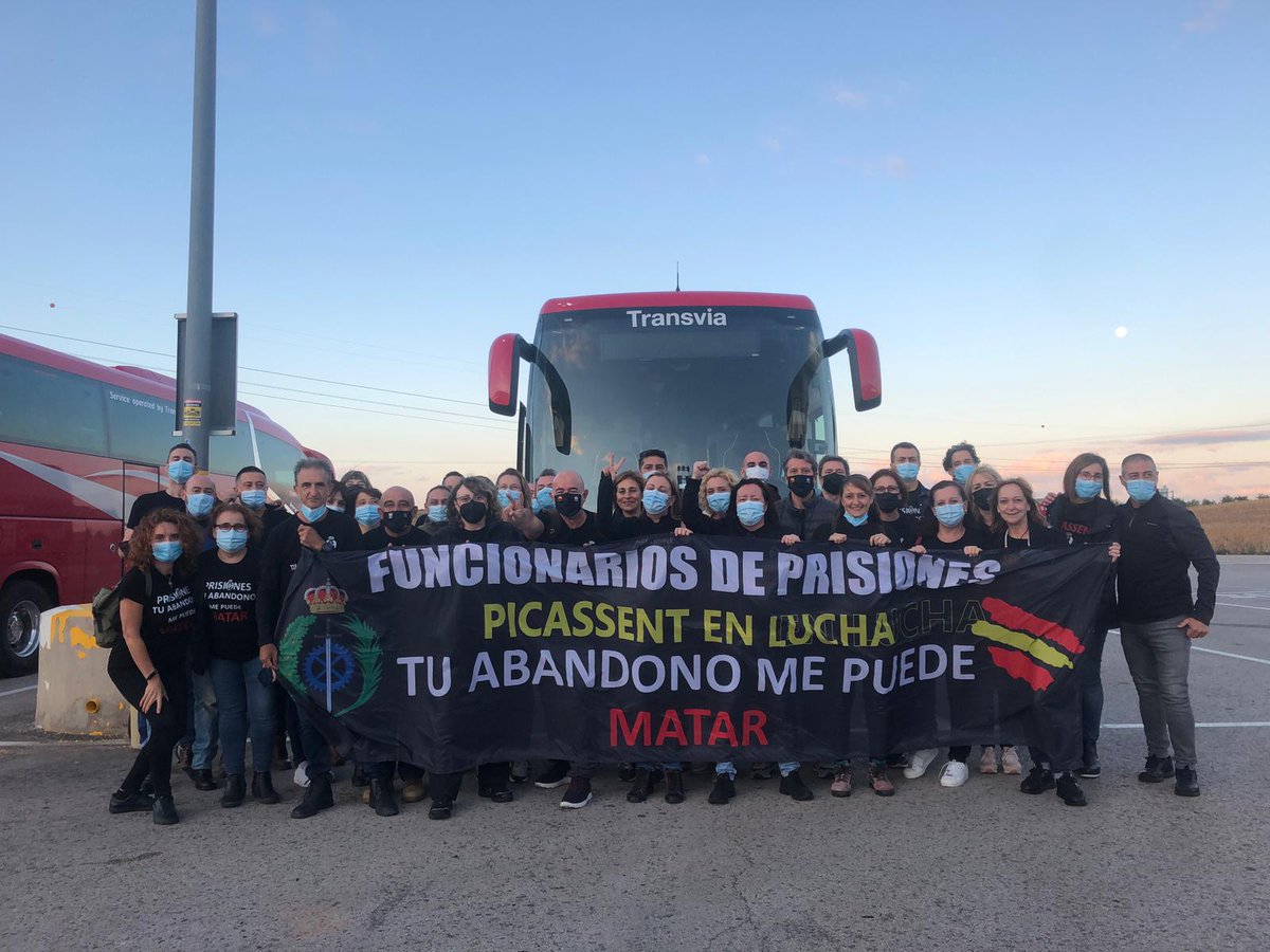 Tampm_Picassent's tweet image. #TAMPM PICASSENT caminito de #Madrid para pedir la justa #EQUIPARACIONPRISIONES a @interiorgob @IIPPGob
#PrisionesSinAgresiones #EstatutoPrisiones @anadebande @Macarena_Olona @InesArrimadas @IreneMontero @anioramas @PilarVallugera @joanbaldovi @ierrejon