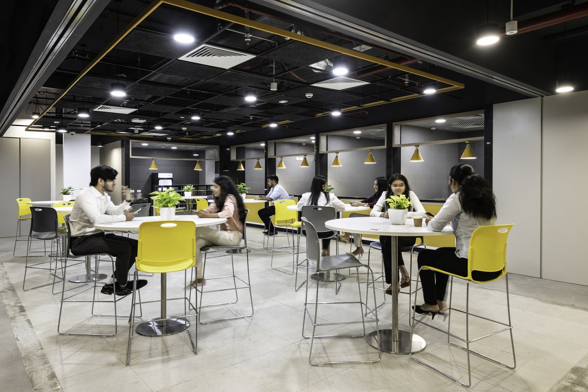 JTCPLDesigns's tweet image. This @BNPParibas cafeteria demonstrates ‘Morphosis on Demand’, wherein spaces become versatile and multi-functional entities.

#JTCPLDesigns_HTSInteriors  #Design #JTCPLDesigns #Indianarchitects #officedesign