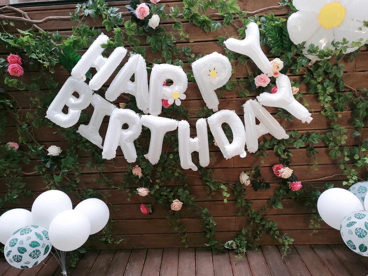 gana_choco1212's tweet photo. #BETTER_DAY_YUQI_DAY
우기야 생일축하해💜💜
우기가 어디에 있어도 항상 우기를 응원해!! 🥳🥳🎂
그리고 카페 밤비 지금까지 본 카페 중에 제일 이뻐요!!☕🍪🍰
나중에 또 아이들 이벤트 카페 하면 1순위로 또 가고 싶어요!! https://t.co/T3Zofi7qmE