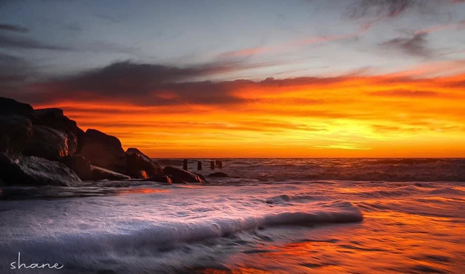 🍁 Hello Fall! 🍂🧡🍂 This morning’s sunrise was so full of beautiful seasonal colors!

📷 Shane Brooks  

#visitrehoboth #visitlewes #fall #firstdayoffall #fallvibes #beachphotography #beach #autumn #autumnvibes #halloweenvibes #orangesky #goodmorning #sunrise #sunriselover