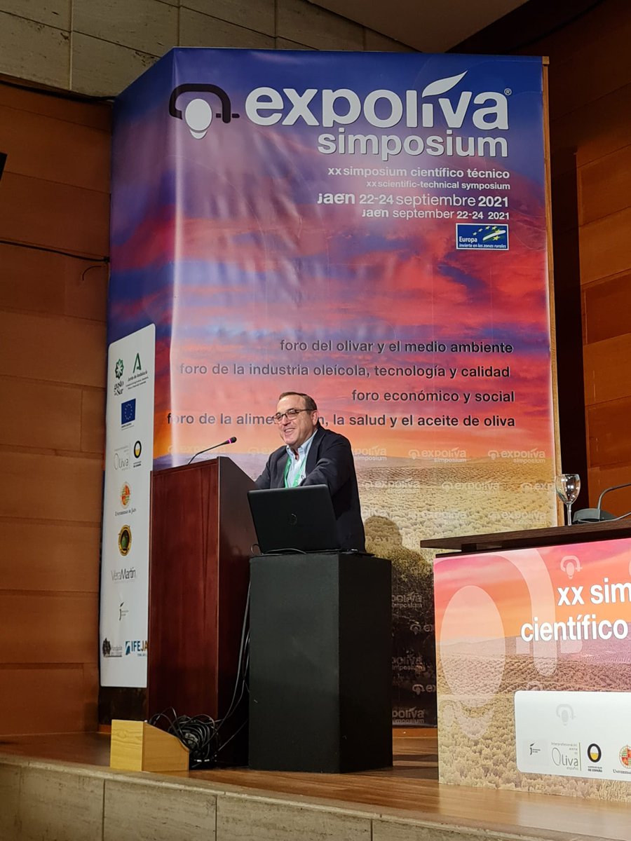 IfapaJunta's tweet photo. Lourdes Fuster, presidenta del #IFAPA, modera la mesa sobre densidades de plantación en olivar y en la que participan nuestros compañeros Victorino Vega y Daniel Pérez  

@Expoliva_2021 #simposium

#IFAPAlideraysuma @AndaluciaJunta @AgriculturAnd @MedioAmbAND https://t.co/F0z7KCay3L