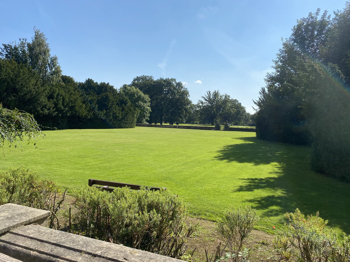 Gorgeous setting for lunch watching the squirrels 🐿 running across the lawn ⁦<a href="/BosworthHall/">Bosworth Hall Hotel</a>⁩ #ECTConference #BeGreat