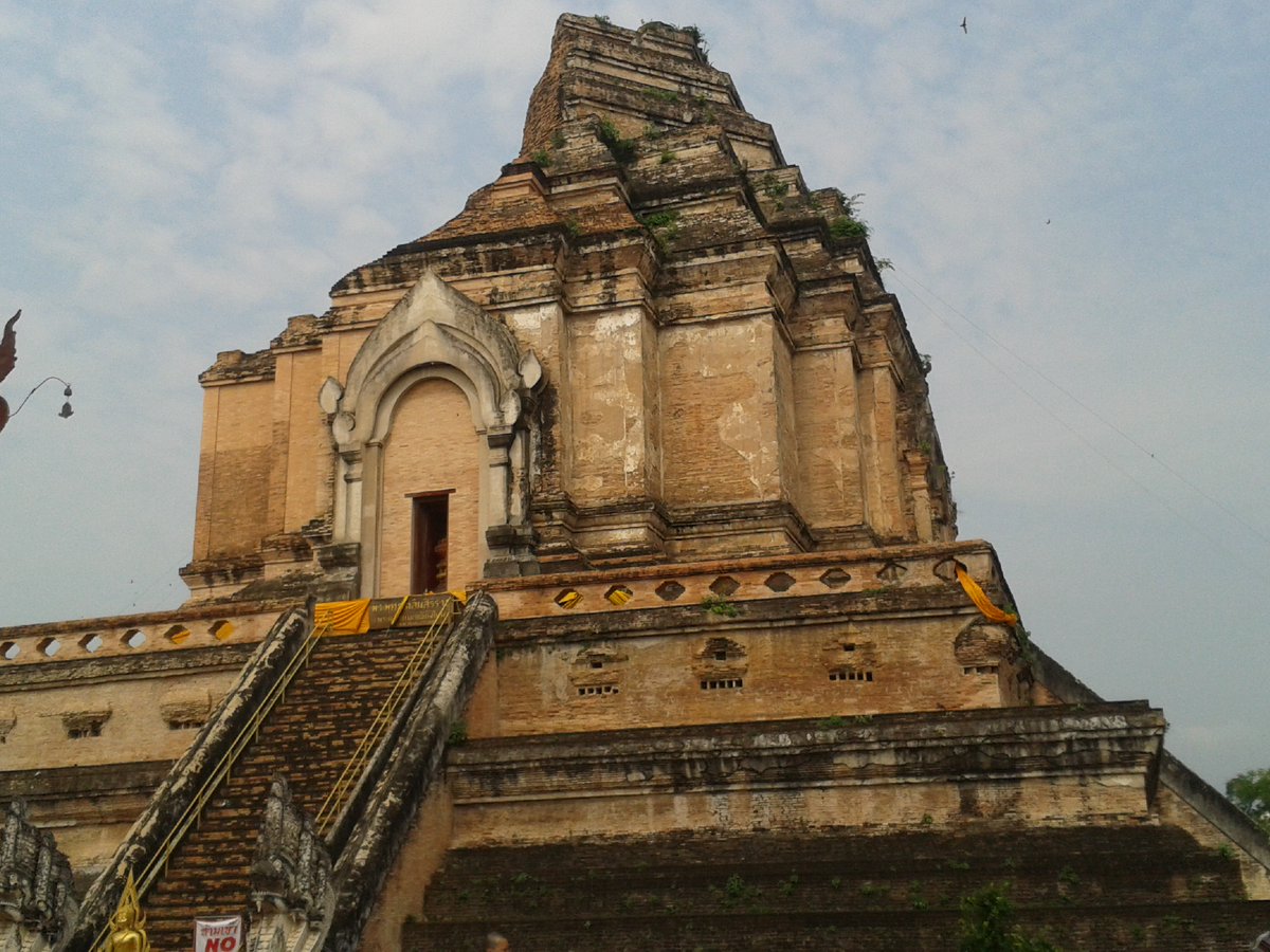 PhonkarunaK's tweet image. The beauty of the art of making pagodas of Lanna Ching Mai , Thailand
#notebookforkid
#Adventurenotebook 
#Ledgerbook