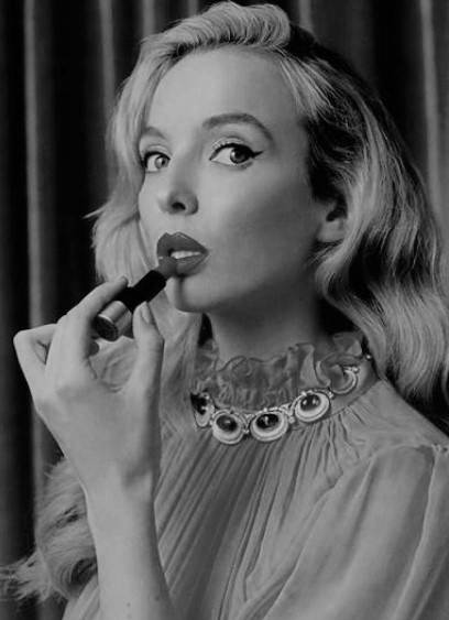 ❝ Got a figure like a pin-up, got a figure like a 𝓭𝓸𝓵𝓵
Don't care if you think I'm 𝓭𝓾𝓶𝓫, I don't care at all ❞