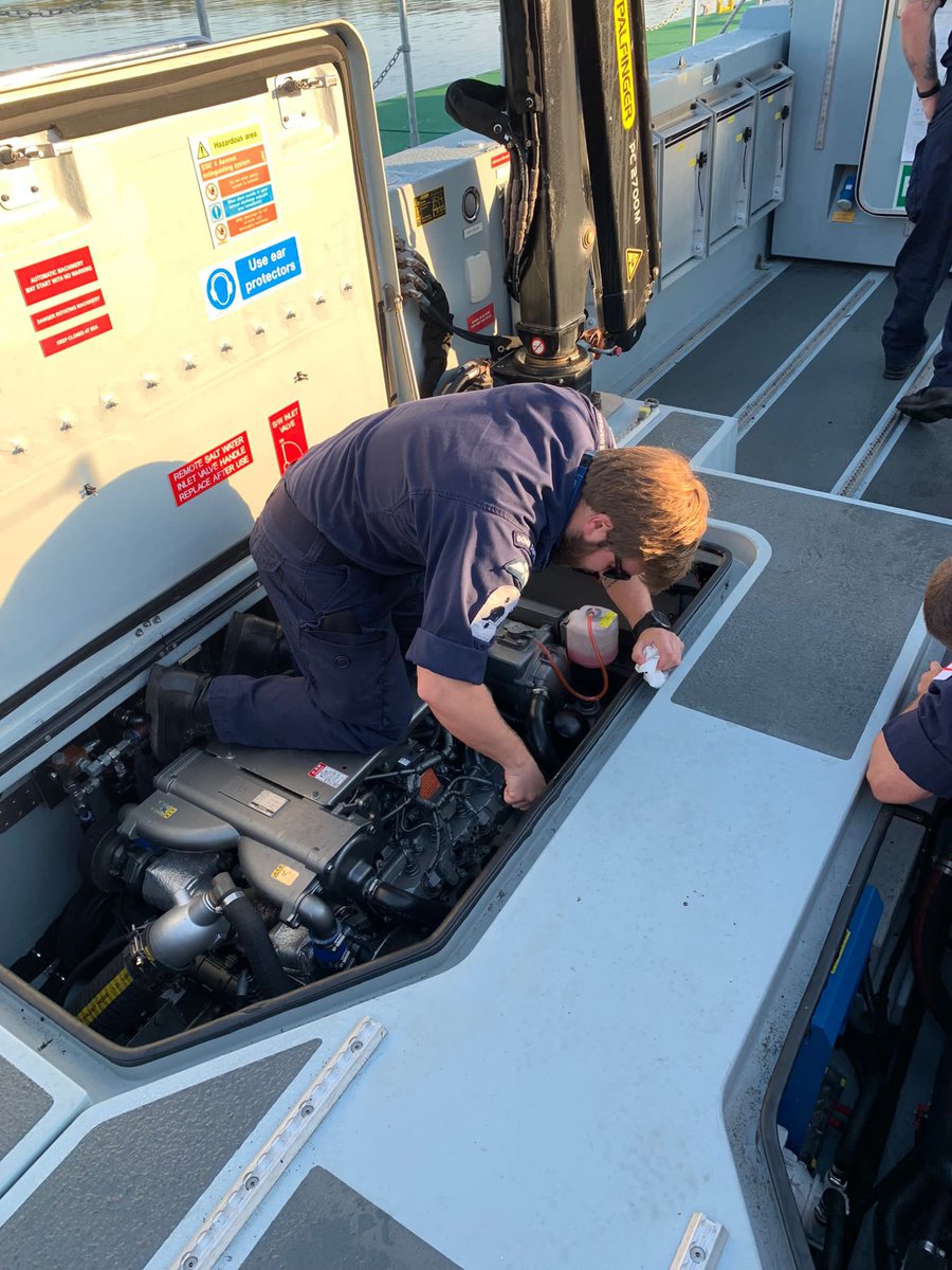 RN_DTXG's tweet image. Man overboard man overboard man overboard!!! NDG personnel are at Jupiter Point @HMS_Raleigh on the twin-jet course in preparation for the arrival of our new Vahanna workboats! These will replace the old DSVs currently in use up harbour #divenavy #bombfrog 💣🐸 @RoyalNavy