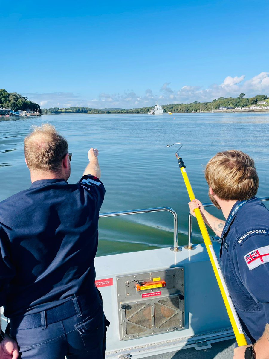 RN_DTXG's tweet image. Man overboard man overboard man overboard!!! NDG personnel are at Jupiter Point @HMS_Raleigh on the twin-jet course in preparation for the arrival of our new Vahanna workboats! These will replace the old DSVs currently in use up harbour #divenavy #bombfrog 💣🐸 @RoyalNavy