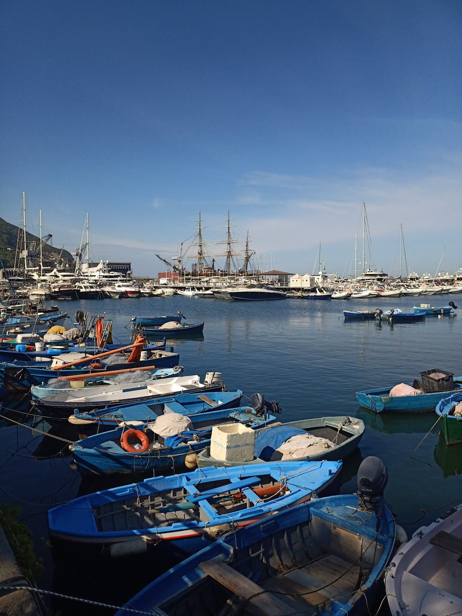 Bentornata a casa! La nave più bella del mondo messaggera  della storia del popolo #stabiese. #castellammaredistabia #MarinaMilitare #amerigovespucci #navescuola #veliero #22settembre #EquinoziodAutunno  #lastoriasiamonoi #nonni #navigatori #cantierenavale