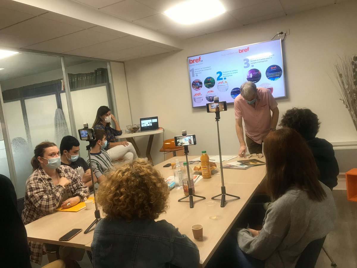 BrefEco's tweet photo. 📰Bref Eco📢
Dans le cadre du #tourmedia2021 des étudiants de l'@iscpaLyon, nous avons reçu un groupe pour leur présenter Bref Eco, 1er groupe de presse économique régional depuis 1966 ! 
Merci l'@iscpaLyon pour votre visite ! https://t.co/KAKhkjrr7O