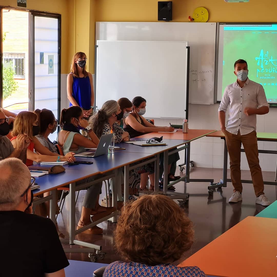ArtePerdidoEduc's tweet photo. Esta semana estuvimos presentando talleres y conferencias en la prestigiosa Florida Universitària @floridauni creando vínculos para colaborar de manera inter-institucional con proyectos de I+D+i https://t.co/oSrNocdwCg