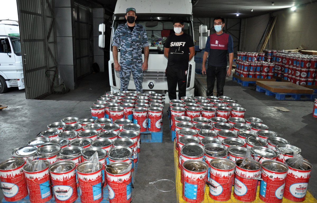 TMurshudlu's tweet photo. 20 SEP 2021 - 🇦🇿 #Azerbaijan-i #customs 🛃 seized a record amount of heroin at #Bilasuvar checkpoint on the country's border with #Iran 🇮🇷.
Packages containing 527.6 kg of liquid heroin in 105 metal cans in a truck en-route from Iran to Latvia 🇱🇻
@AzGomruk https://t.co/b1UhvEWV5t
