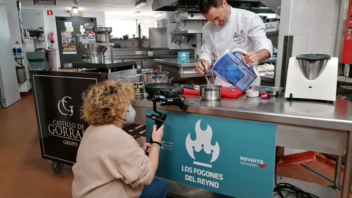 En <a href="/NavarraTV/">Navarra Televisión</a> los cocineros Patxi y José Ignacio <a href="/CastilloGorraiz/">Castillo de Gorraiz</a> prepararán
♦Lubina a baja temperatura, con crema de plancton marino, cremoso de picual y hortalizas en escabeche 
♦Nido de Becada con chocolates y niebla simulada con hielo seco  
<a href="/VisitNavarra/">Visit Navarra</a> <a href="/VisitPamplona/">Pamplona - Iruña Turismo</a>