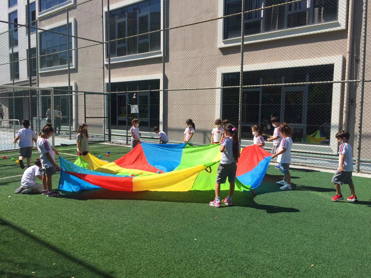 Gelsen ellerini versen şöyle içten gülsen..
Neşeyle sevgiyle oynar mısın bizimle?
Sen ellerini versen şöyle içten gülsen neşeyle sevgiyle..
Rengarenk düşler burda bizi bekler🌈💕💚💙💛🧡💖 <a href="/delibas_esin/">Esin Aras</a>  <a href="/tunaomer1973/">Ömer TUNA</a> <a href="/tugbaozdinc/">Tuğba Özdinç Kater</a> <a href="/pinaraysemuft/">pınar ayşe müftüoğlu</a> @KADlRSARl <a href="/HUSEYiNSARI07/">Hüseyin Sarı</a>
