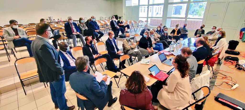 Félicitations à <a href="/joeldelhopital/">joel delhopital</a> élu nouveau secrétaire académique du <a href="/SnpdenNormandie/">SNPDEN NORMANDIE</a> par le premier CSA Normand