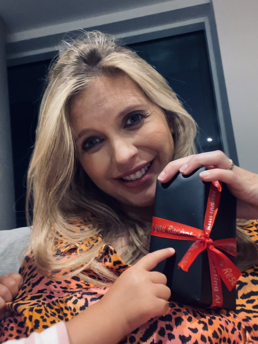Big thanks to <a href="/ThePerfumeShop/">theperfumeshop</a> for supporting #WorldAlzheimersMonth by donating 50p from the sale of every personalised gift-wrap ribbon to <a href="/AlzResearchUK/">Alzheimer's Research UK</a>. Lasts the whole of September 👍🍊 #gifted