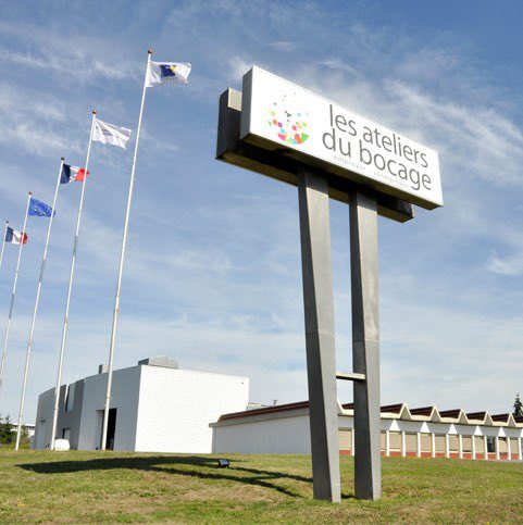 Sosh_fr's tweet photo. Ce matin on est aux Ateliers du Bocage, l’un des lieux où sont réceptionnés, recyclés et reconditionnés, les téléphones collectés. Comment ça marche ? C’est ce que l’on va découvrir ensemble avec les top contributeurs aujourd’hui https://t.co/Q5xt1013ah