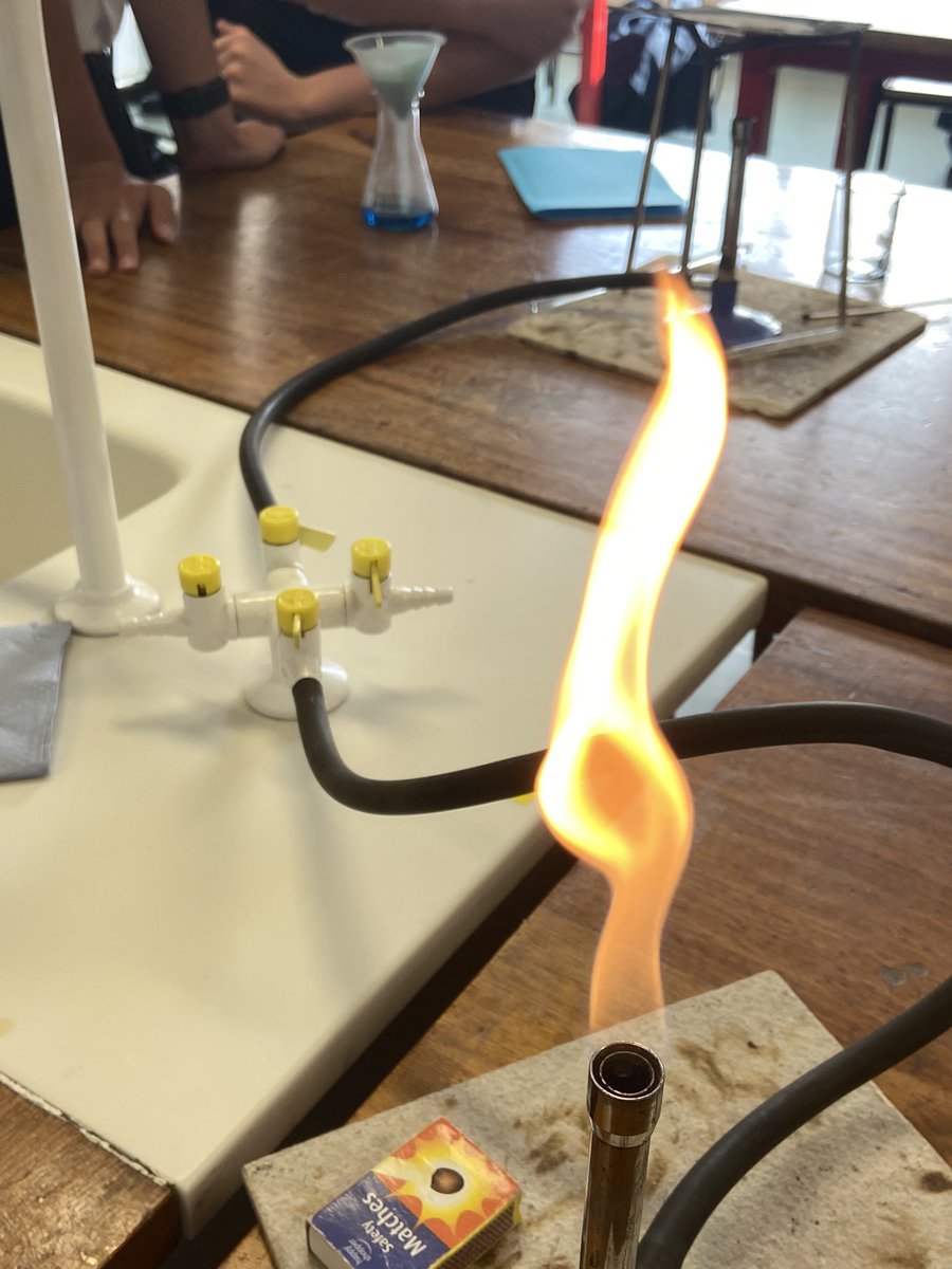MissShahChem's tweet photo. Who doesn’t love a pretty safety flame though 😍 #Chemistry https://t.co/tAvZ4f9jxB